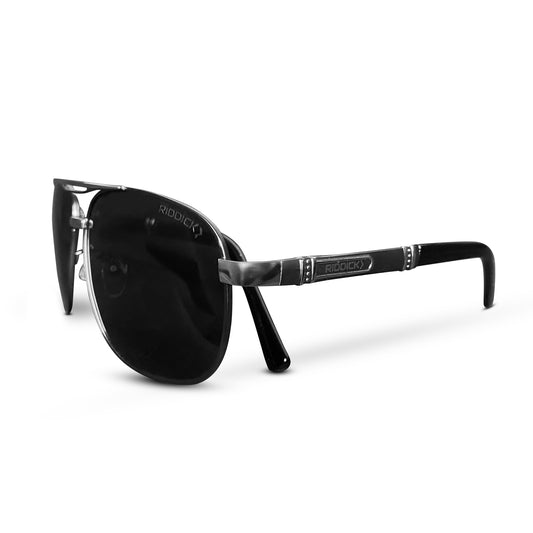 Vanquish Silver / Black